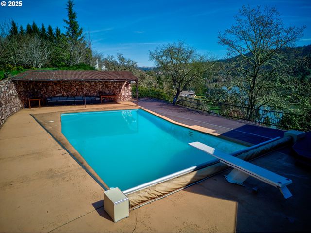 141 UMPQUA COLLEGE Rd, Roseburg, OR 97470