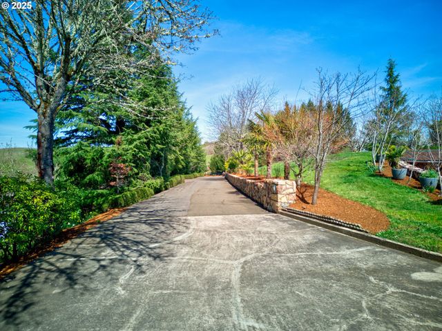 141 UMPQUA COLLEGE Rd, Roseburg, OR 97470