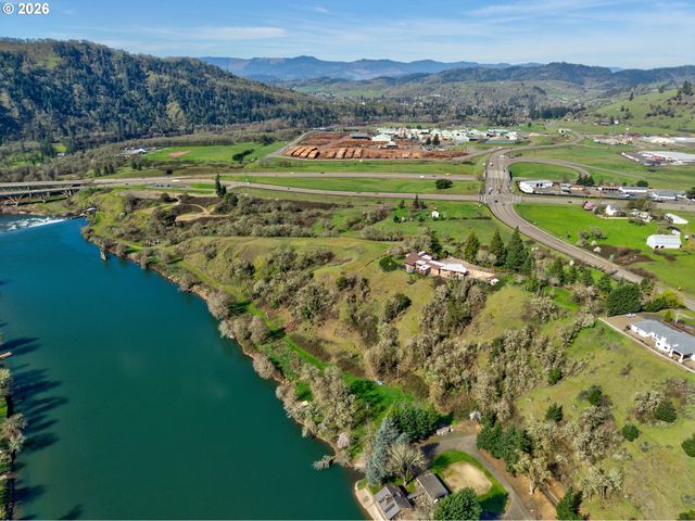 141 UMPQUA COLLEGE Rd, Roseburg, OR 97470