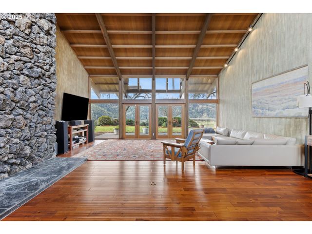 141 UMPQUA COLLEGE Rd, Roseburg, OR 97470