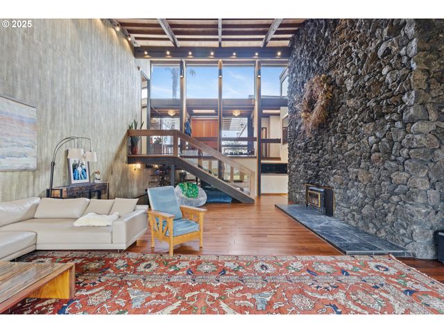 141 UMPQUA COLLEGE Rd, Roseburg, OR 97470