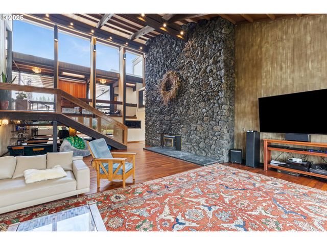 141 UMPQUA COLLEGE Rd, Roseburg, OR 97470