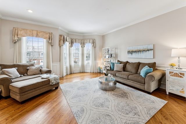 5 Illinois Avenue, Schaumburg, IL 60193