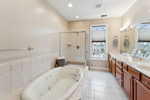 5 Illinois Avenue, Schaumburg, IL 60193