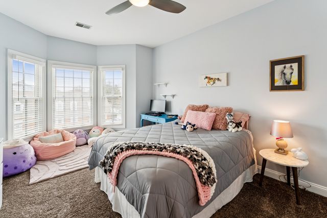 5 Illinois Avenue, Schaumburg, IL 60193