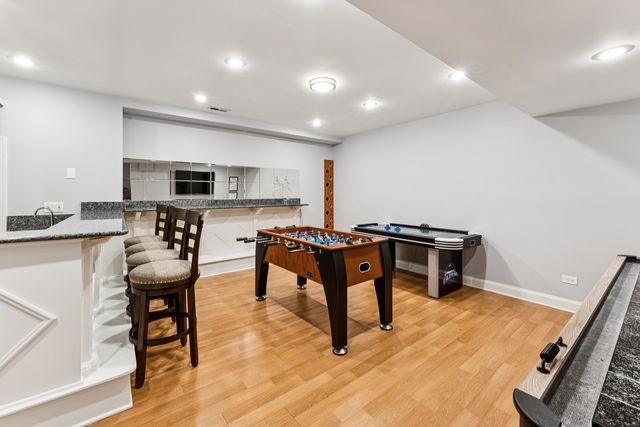 5 Illinois Avenue, Schaumburg, IL 60193