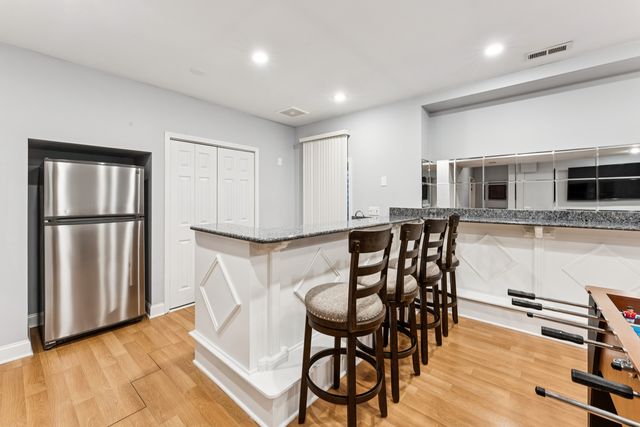 5 Illinois Avenue, Schaumburg, IL 60193