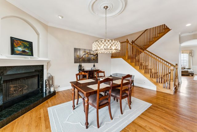 5 Illinois Avenue, Schaumburg, IL 60193