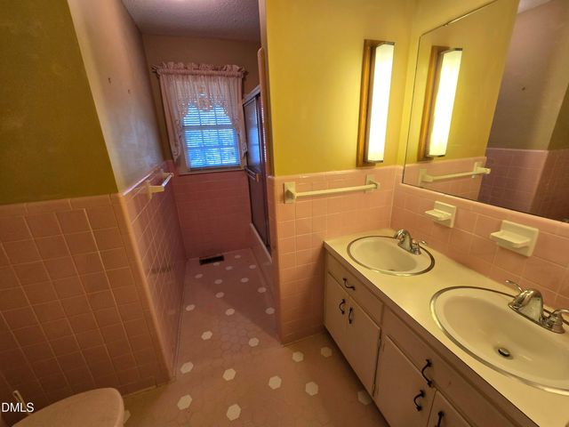 3301 Caldwell Drive, Raleigh, NC 27607