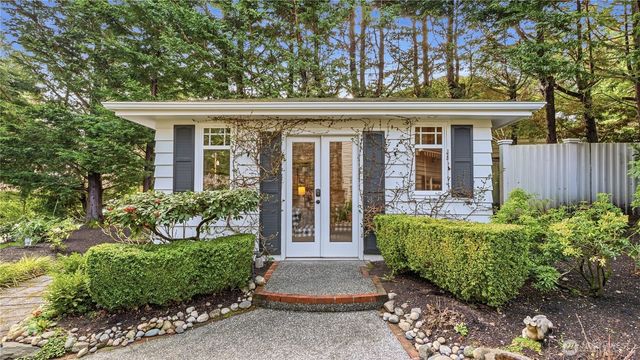 10506 Robin Hood Drive, Edmonds, WA 98020