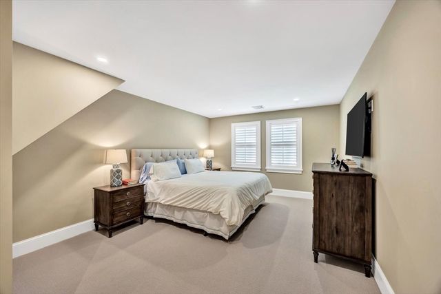 10 Herring Gull Rd, Mashpee, MA 02649