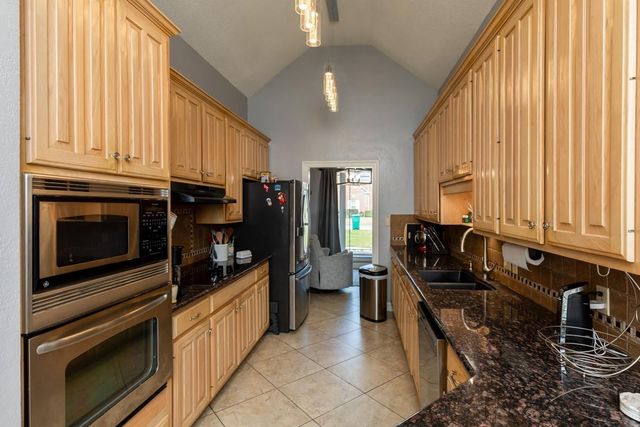 2705 E Tanager Trail, Orange, TX 77632