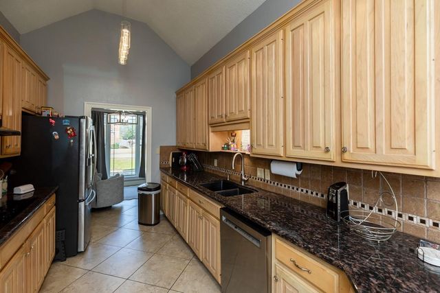 2705 E Tanager Trail, Orange, TX 77632