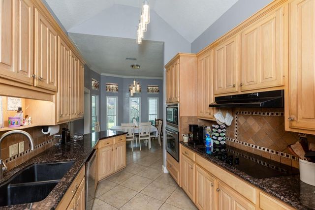 2705 E Tanager Trail, Orange, TX 77632