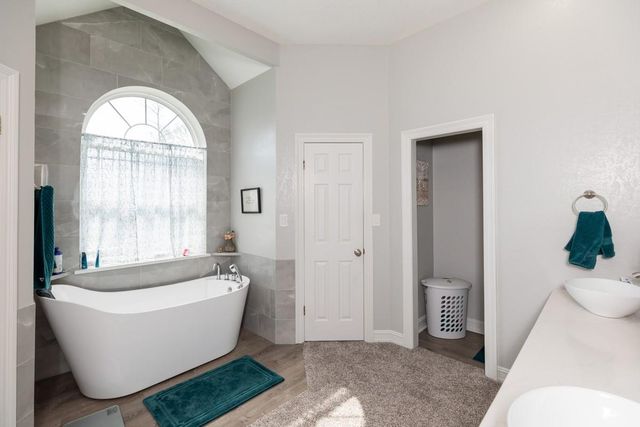 2705 E Tanager Trail, Orange, TX 77632