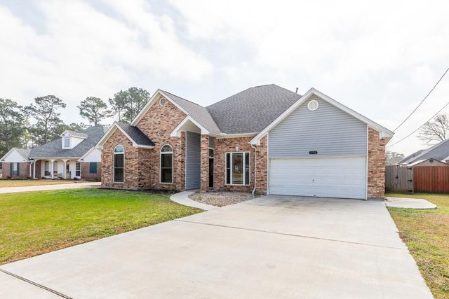 2705 E Tanager Trail, Orange, TX 77632