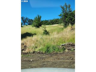 0 CLUB Ave, Roseburg, OR 97470