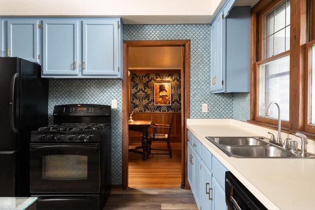 2543 N Grant BOULEVARD, Milwaukee, WI 53210