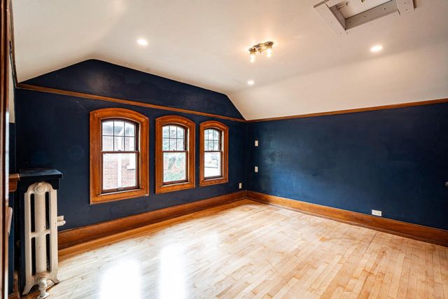 2543 N Grant BOULEVARD, Milwaukee, WI 53210