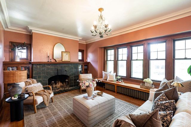 2543 N Grant BOULEVARD, Milwaukee, WI 53210
