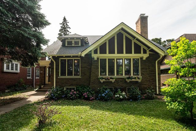 2543 N Grant BOULEVARD, Milwaukee, WI 53210