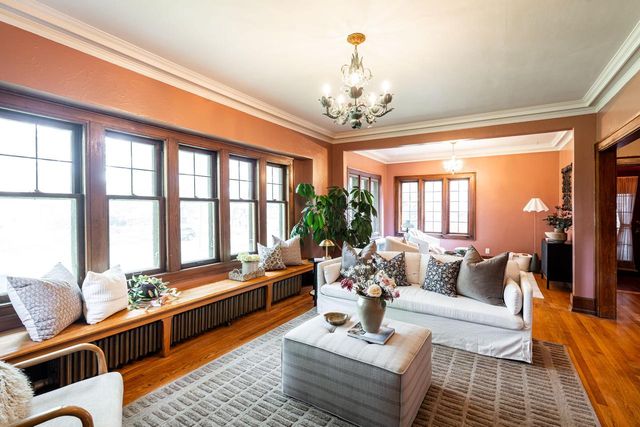 2543 N Grant BOULEVARD, Milwaukee, WI 53210