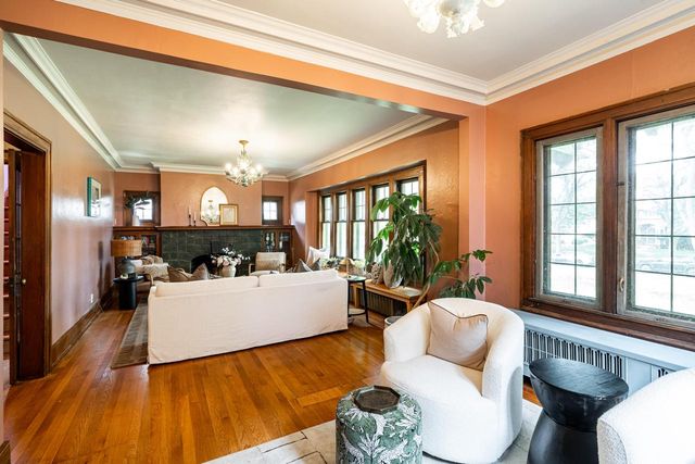 2543 N Grant BOULEVARD, Milwaukee, WI 53210