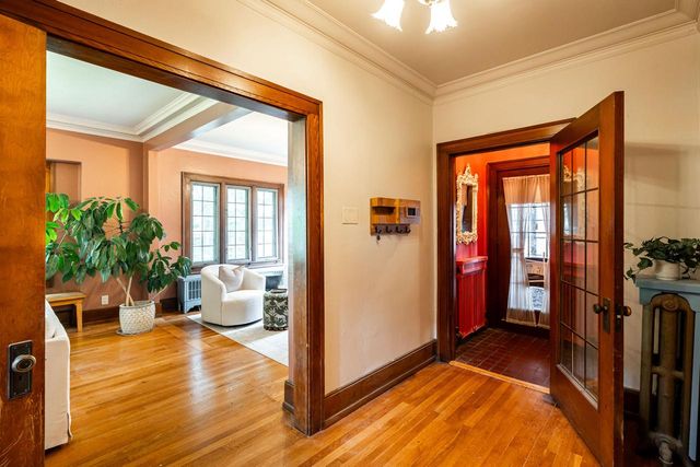 2543 N Grant BOULEVARD, Milwaukee, WI 53210