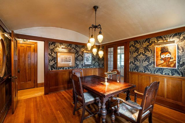 2543 N Grant BOULEVARD, Milwaukee, WI 53210
