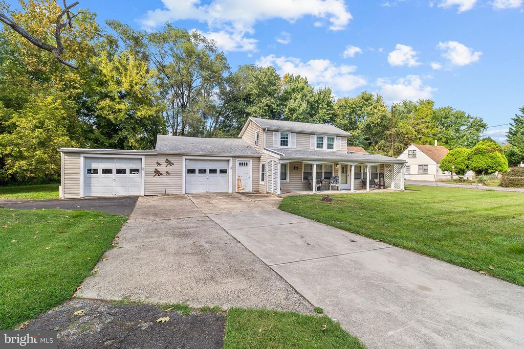 151 SOUTH AVE, MOUNT HOLLY, NJ 08060 — exterior