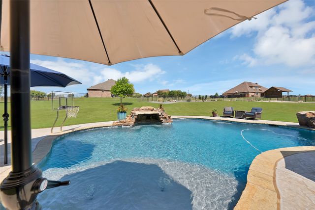 220 Pinnacle Peak Lane, Weatherford, TX 76087