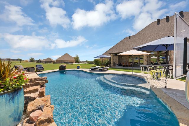 220 Pinnacle Peak Lane, Weatherford, TX 76087