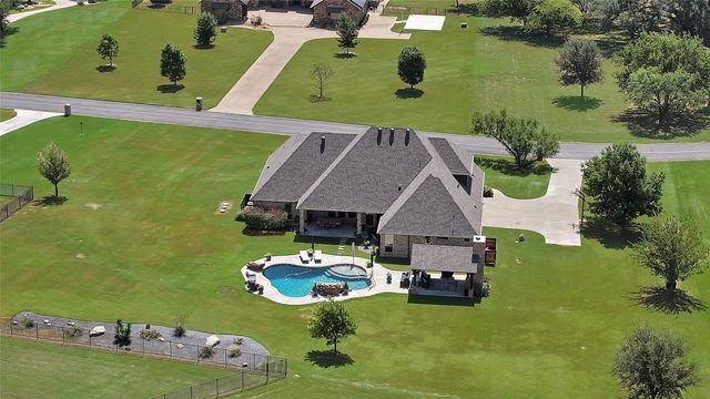 220 Pinnacle Peak Lane, Weatherford, TX 76087