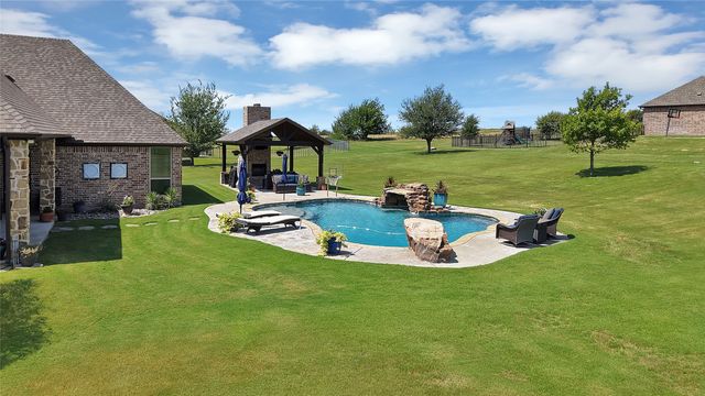 220 Pinnacle Peak Lane, Weatherford, TX 76087