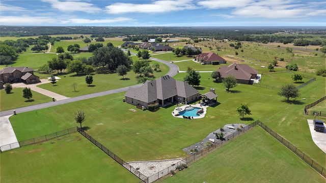 220 Pinnacle Peak Lane, Weatherford, TX 76087