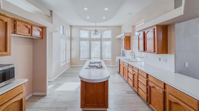 7033 34th St, North Highlands, CA 95660