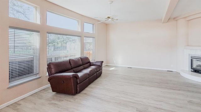 7033 34th St, North Highlands, CA 95660