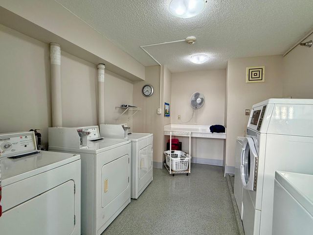 7600 Golden Valley Road 305, Golden Valley, MN 55427