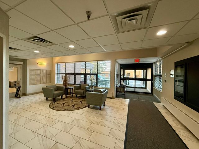 7600 Golden Valley Road 305, Golden Valley, MN 55427