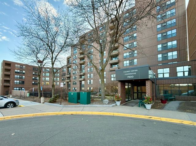 7600 Golden Valley Road 305, Golden Valley, MN 55427