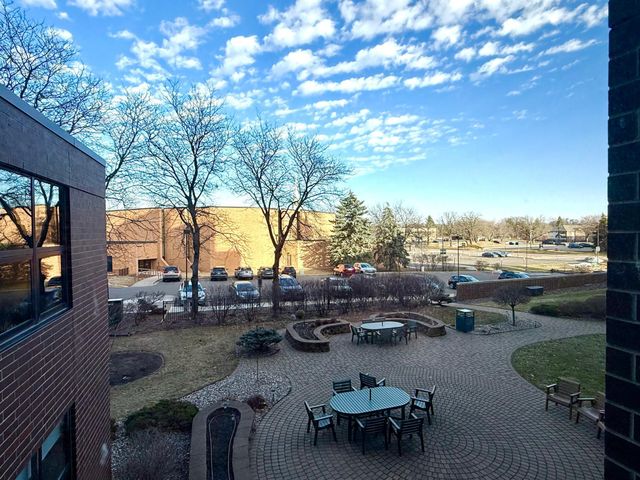 7600 Golden Valley Road 305, Golden Valley, MN 55427