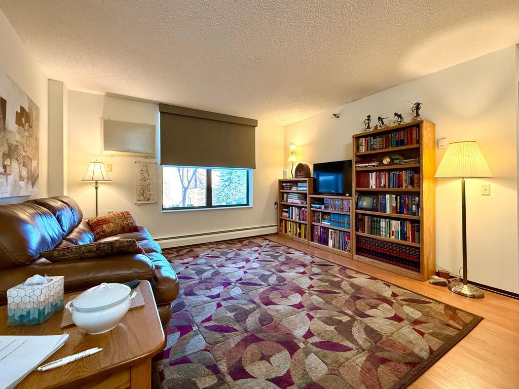 7600 Golden Valley Road 305, Golden Valley, MN 55427