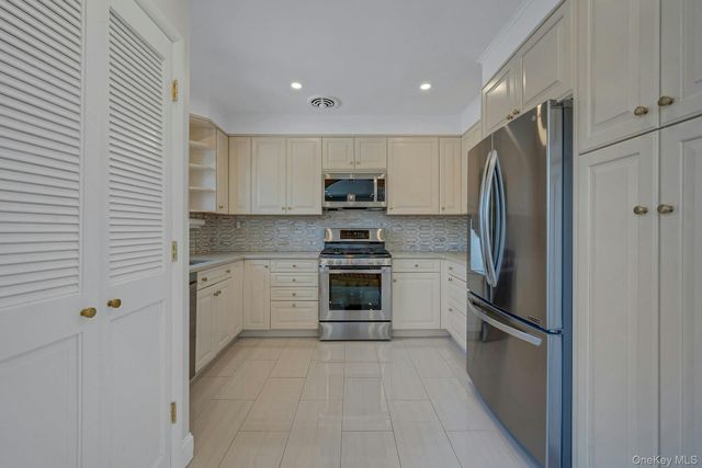 2 Channing Place 2L, Eastchester, NY 10709