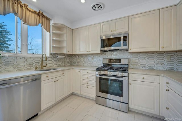 2 Channing Place 2L, Eastchester, NY 10709