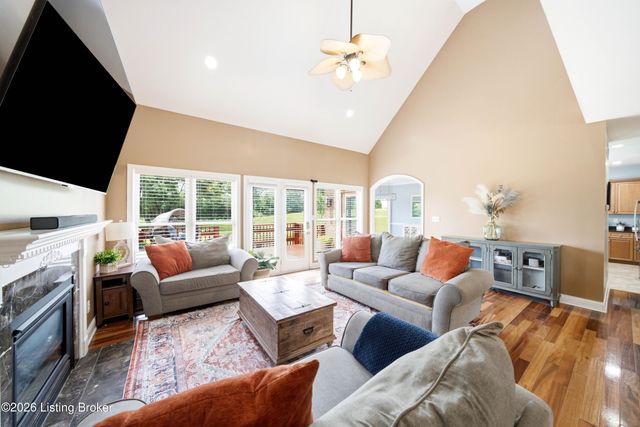 5314 High Crest Dr, Crestwood, KY 40014