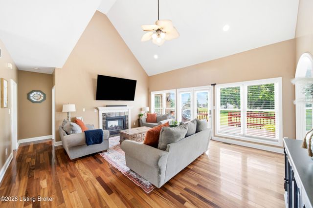 5314 High Crest Dr, Crestwood, KY 40014