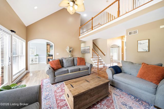 5314 High Crest Dr, Crestwood, KY 40014