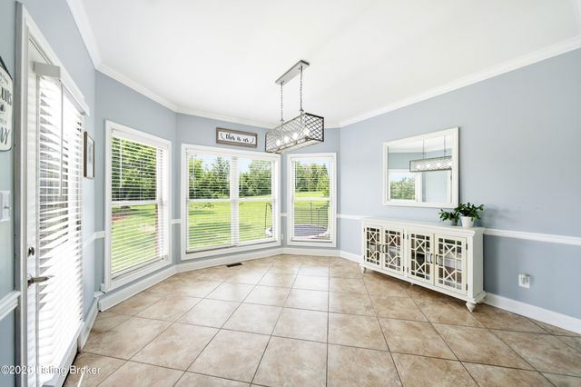 5314 High Crest Dr, Crestwood, KY 40014