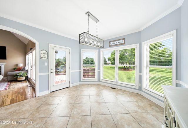 5314 High Crest Dr, Crestwood, KY 40014