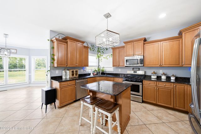 5314 High Crest Dr, Crestwood, KY 40014